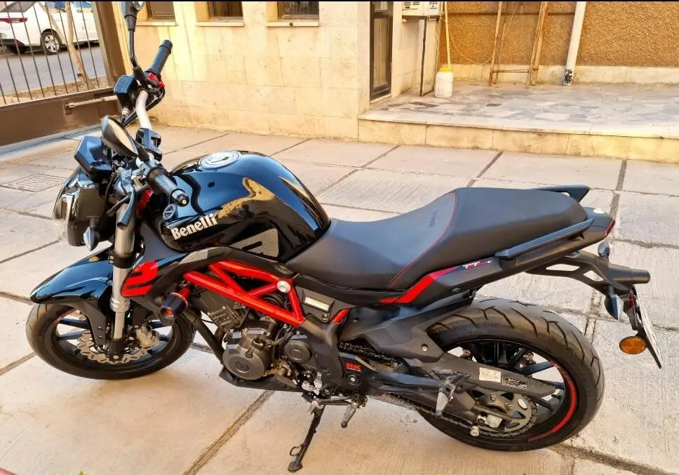 بنلی،  TNT 300