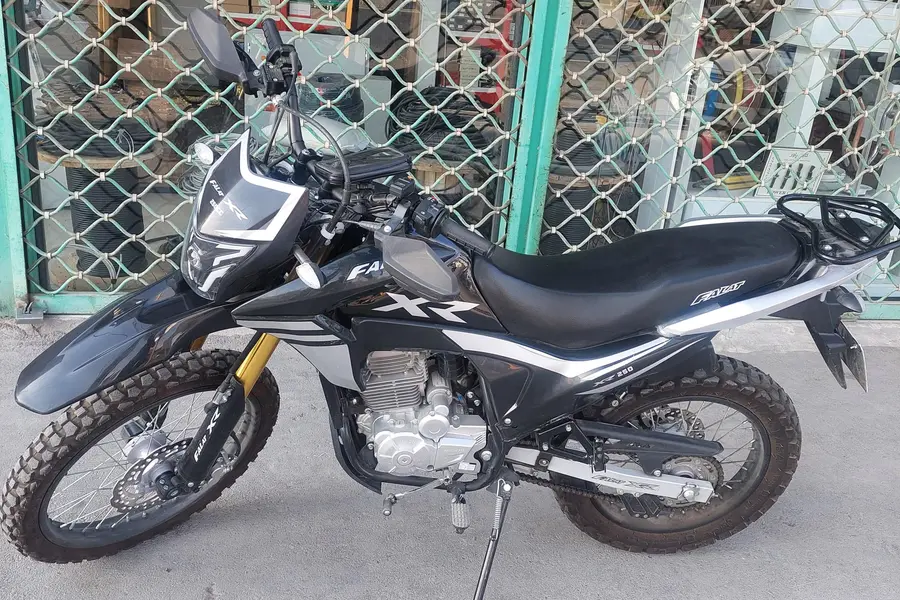 جهان همتا، فلات XR250