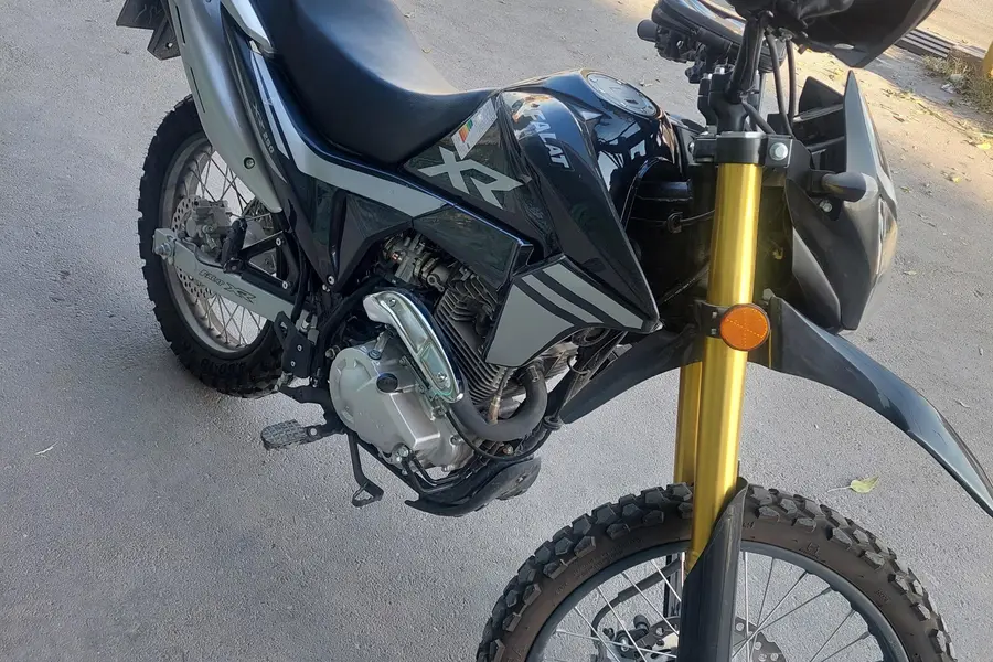 جهان همتا، فلات XR250