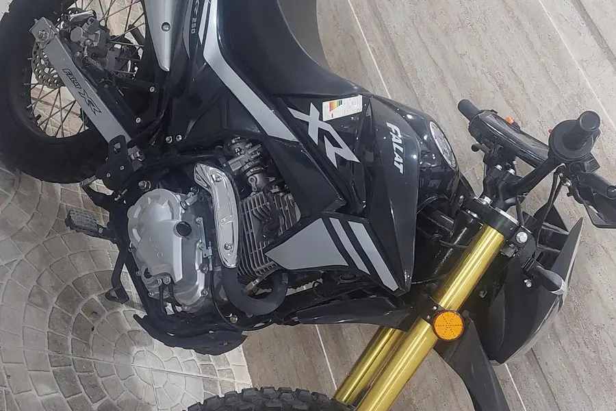 جهان همتا، فلات XR250