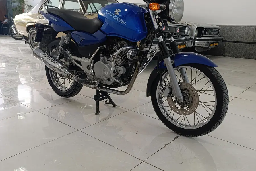 باجاج، پالس 180