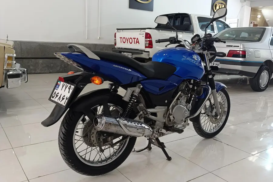 باجاج، پالس 180