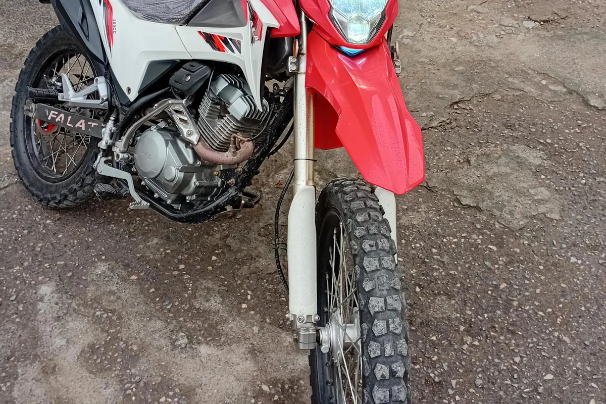 جهان همتا،  فلات CRF200