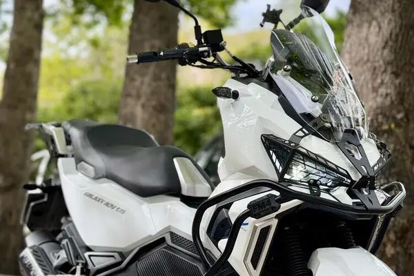 اس وای ام  ADV 175