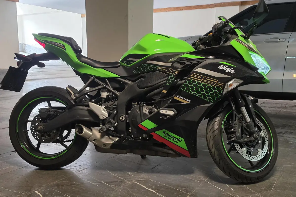 کاوازاکی،  نینجا ZX-25R