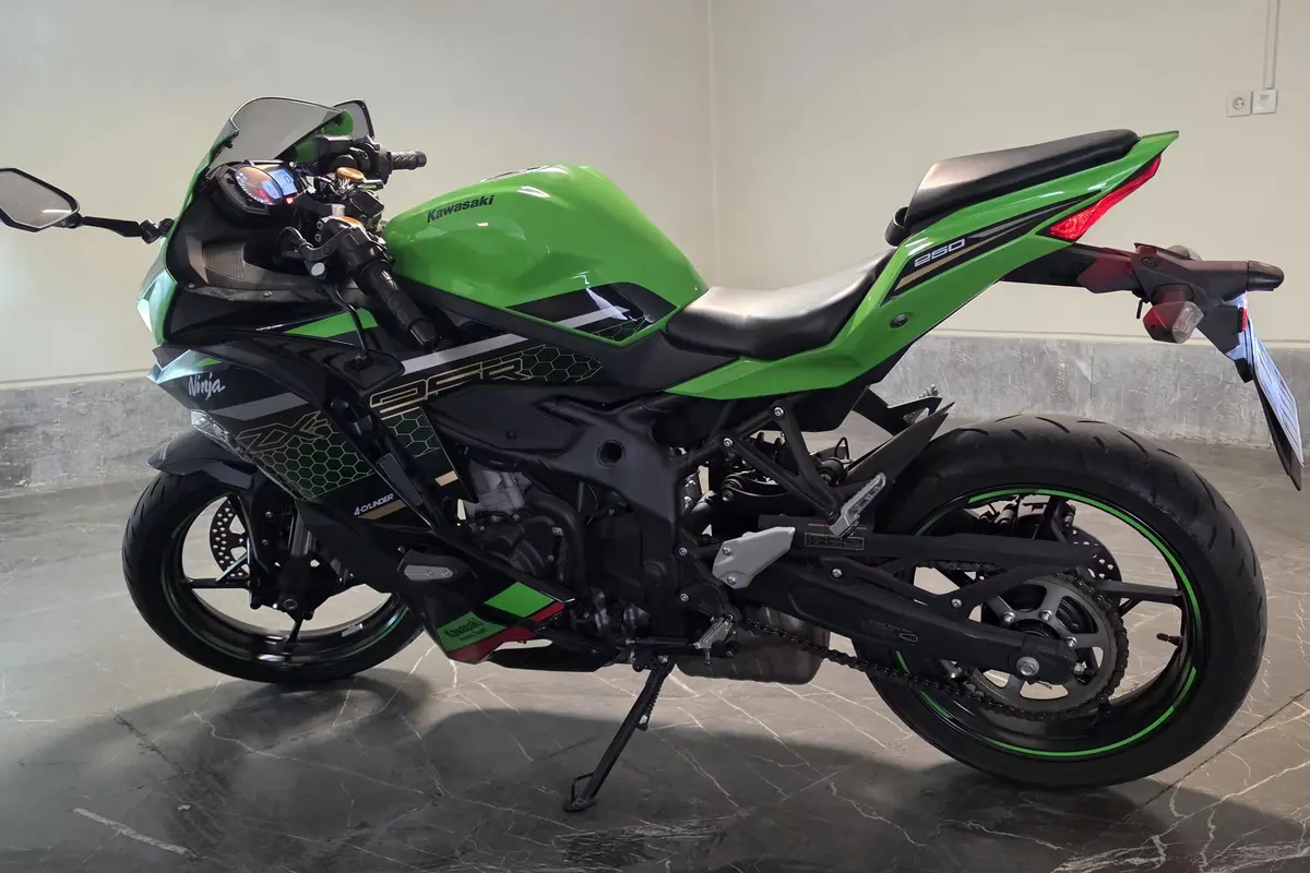 کاوازاکی،  نینجا ZX-25R