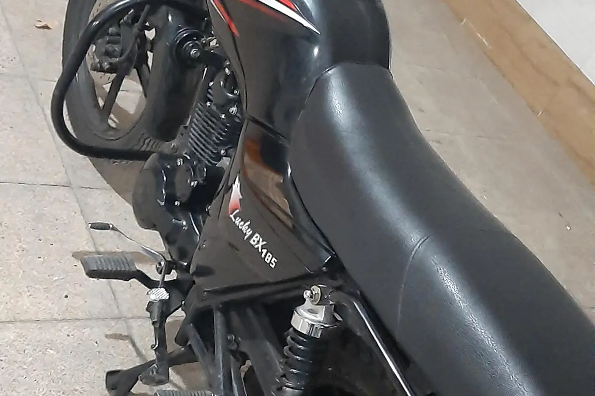 اس وای ام،  لاکی BX185