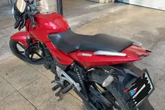 باجاج، پالس 180