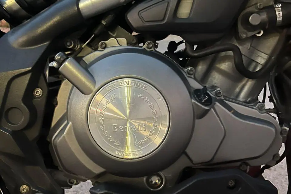 بنلی،  RACE 300