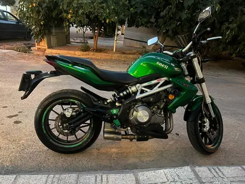بنلی، RACE 300
