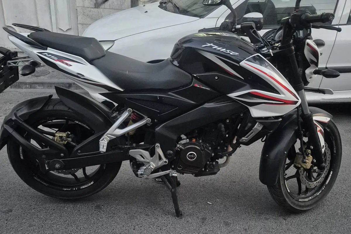 باجاج،  پالس 200NS
