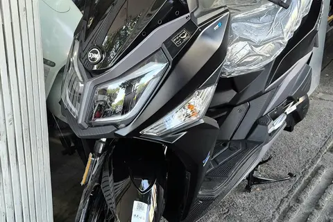 اس وای ام، گلکسی J 200