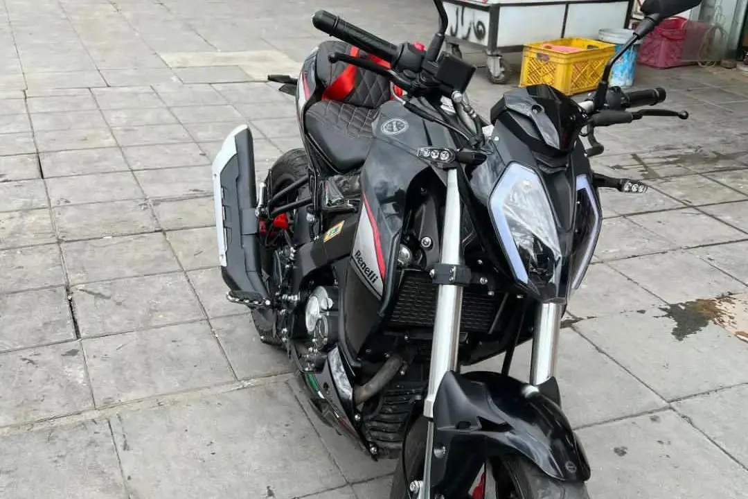 بنلی  TNT 180S