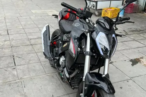 بنلی، TNT 180S