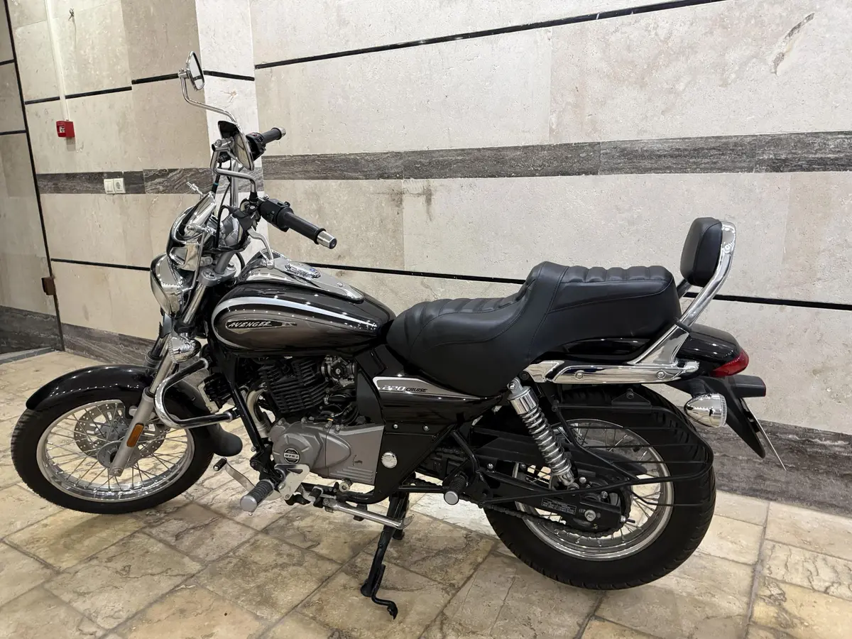 باجاج،  اونجر 220