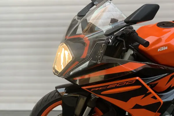 کی تی ام  RC200 ABS