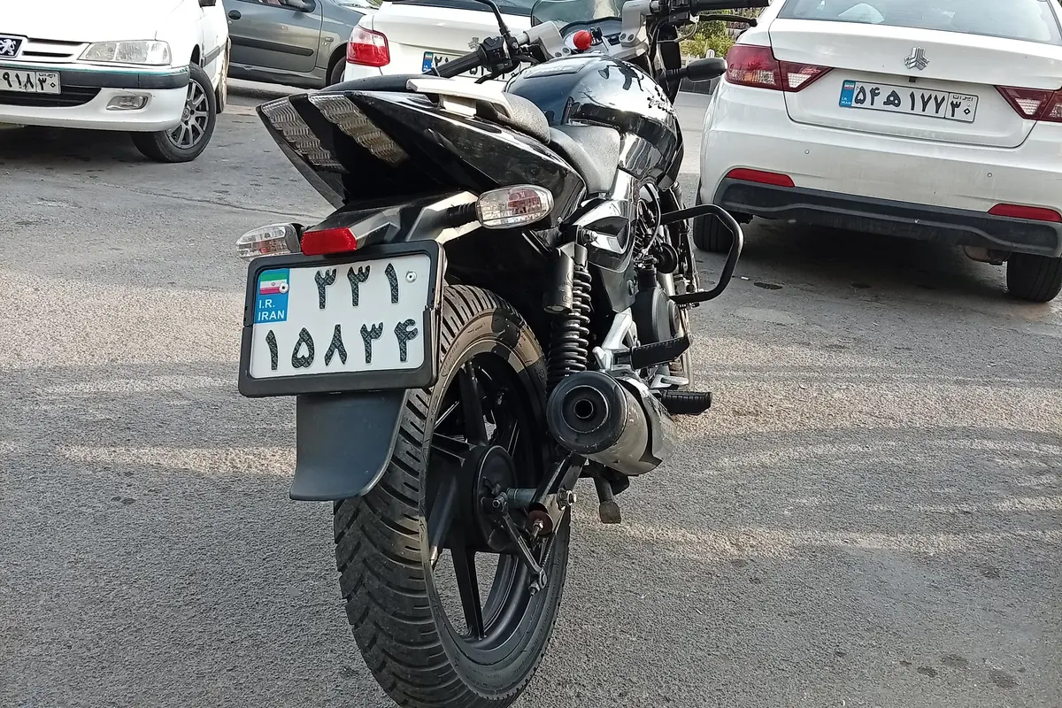 باجاج،  پالس 180