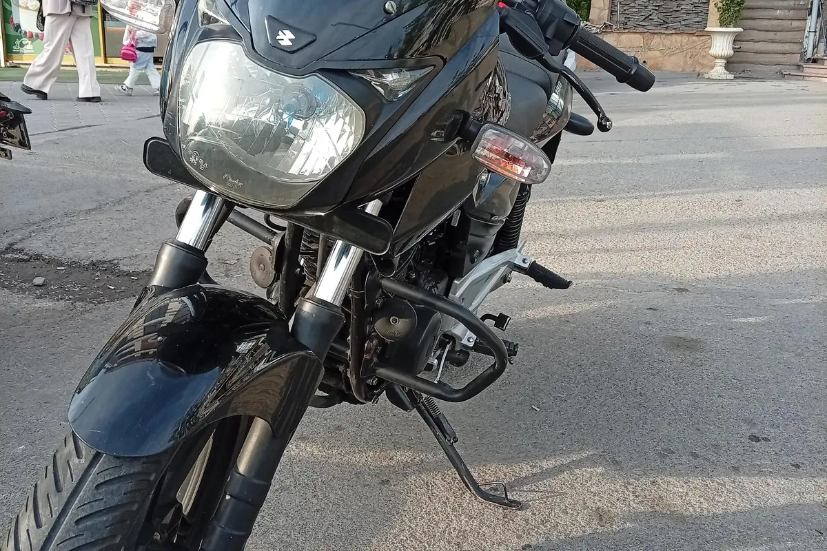 باجاج،  پالس 180