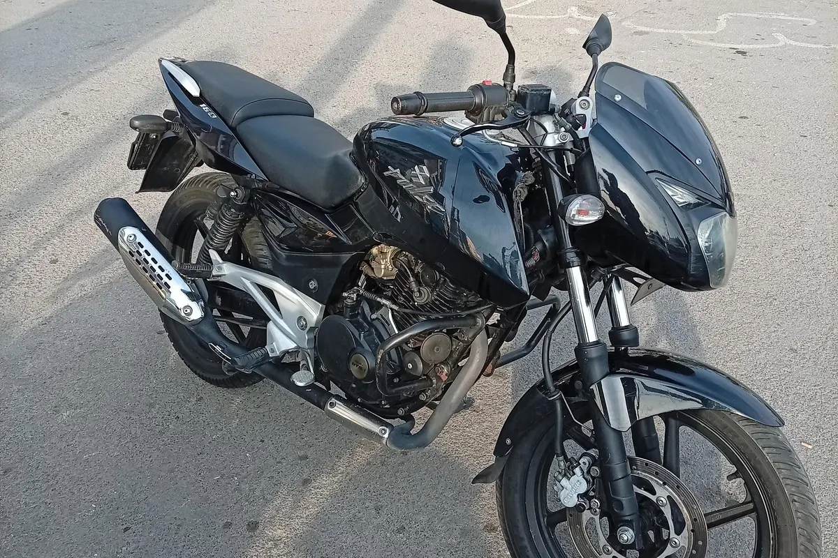 باجاج،  پالس 180