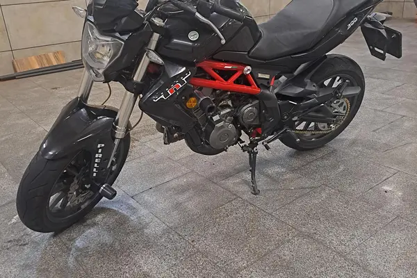 بنلی  TNT 300
