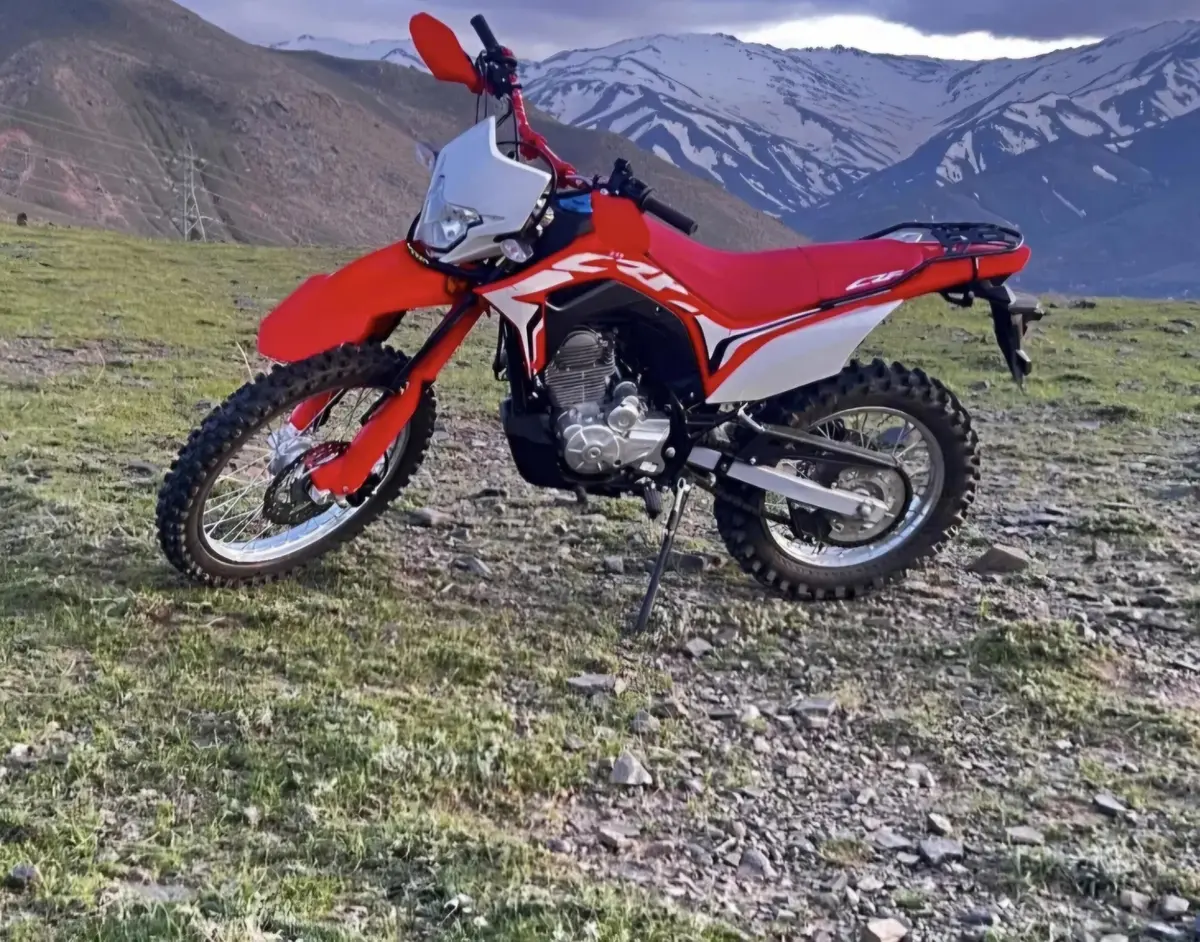 توسن محركه شرق،  باسل 125 جی پی