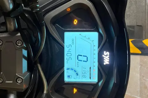 اس وای ام، گلکسی J 200