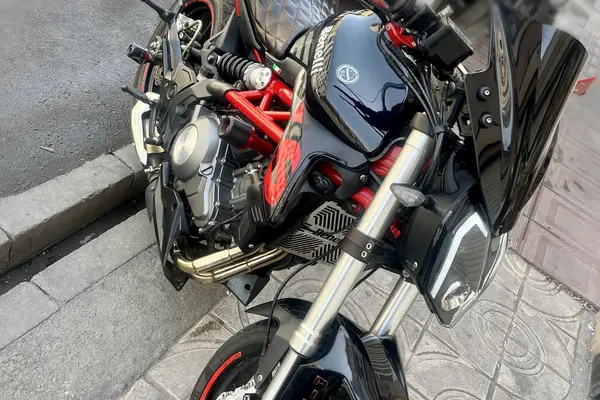 بنلی  TNT 300