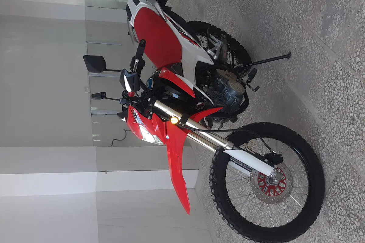 جهان همتا،  فلات CRF200