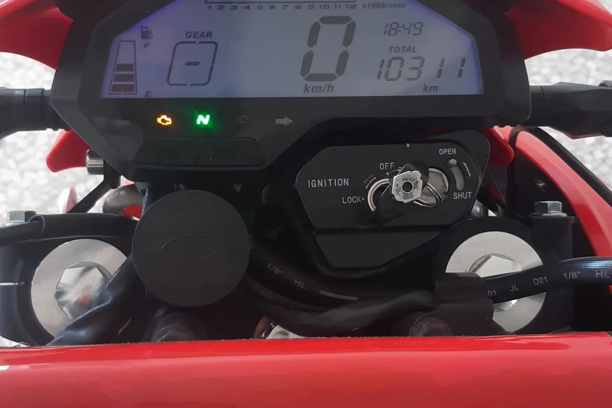 جهان همتا،  فلات CRF200