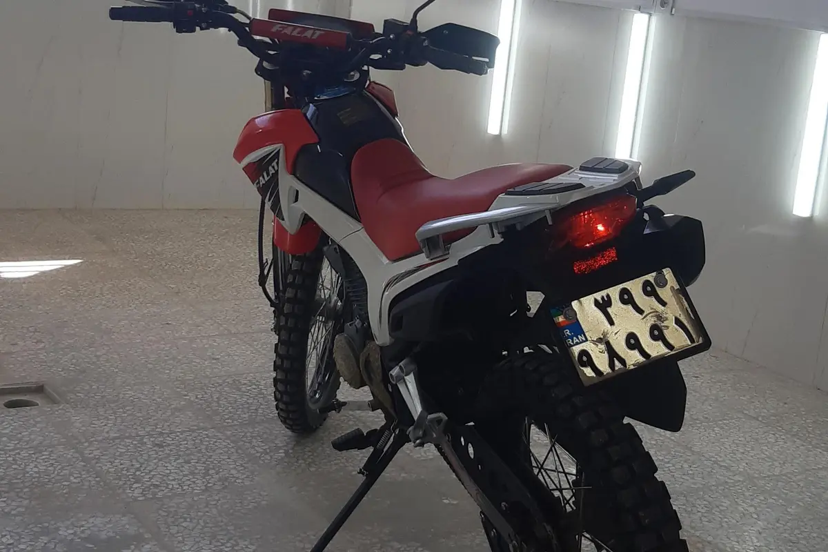 جهان همتا،  فلات CRF200