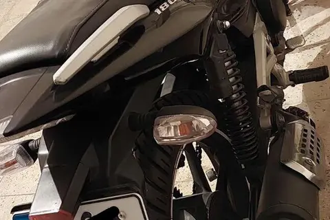 باجاج، پالس 180