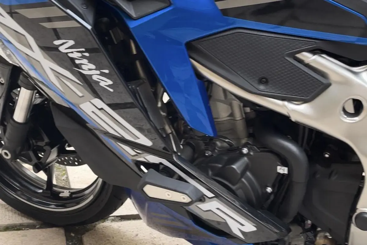 کاوازاکی،  نینجا ZX-25R