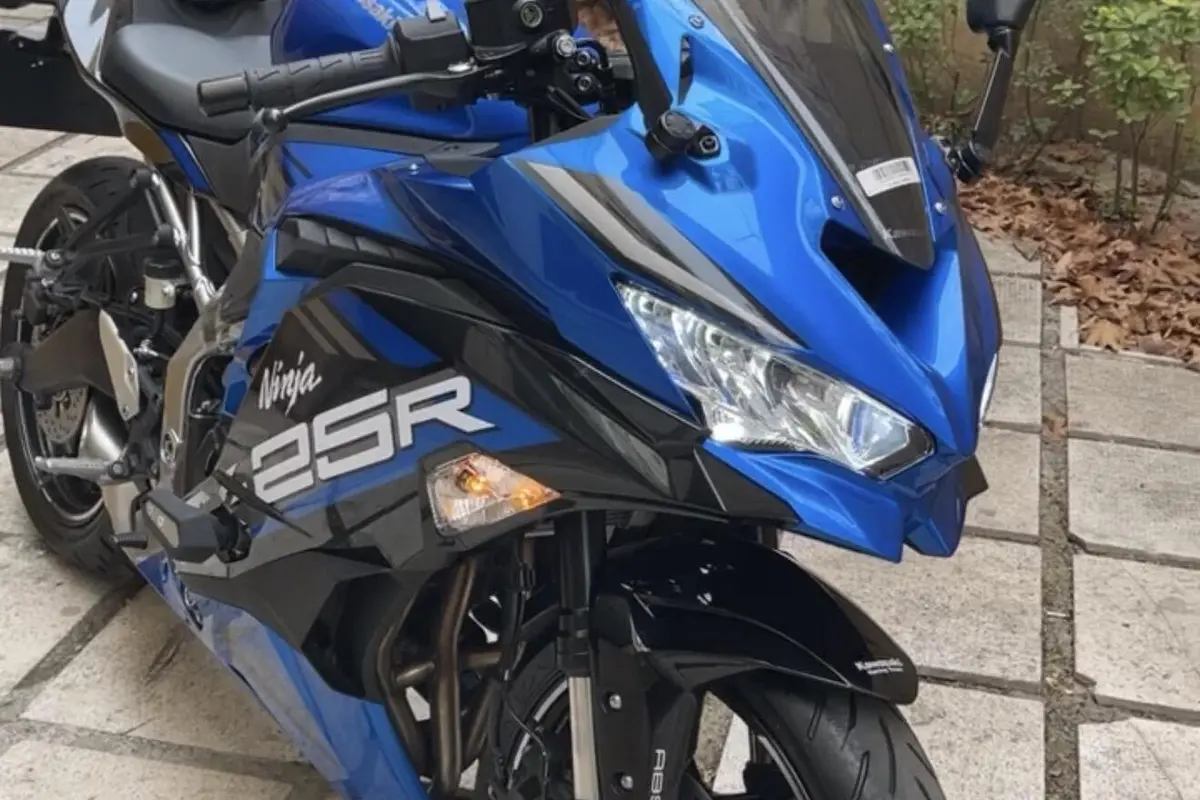 کاوازاکی،  نینجا ZX-25R