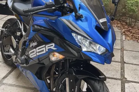 کاوازاکی، نینجا ZX-25R