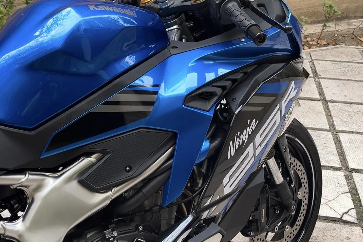 کاوازاکی،  نینجا ZX-25R