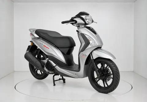 اس وای ام، لاکی 180