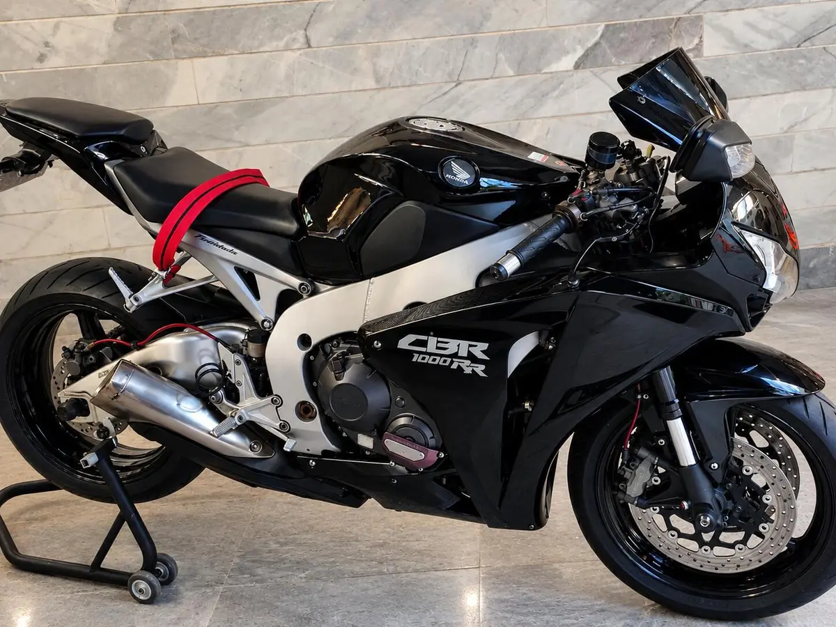 هوندا،  CBR 1000