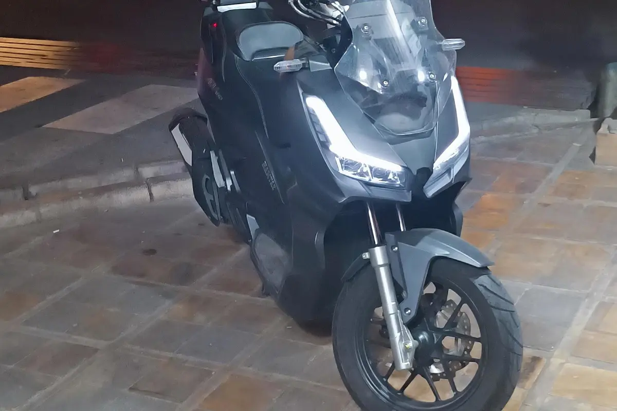 جهان همتا،  همتاز ADV160