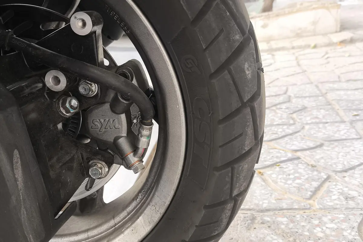اس وای ام،  ADV 175