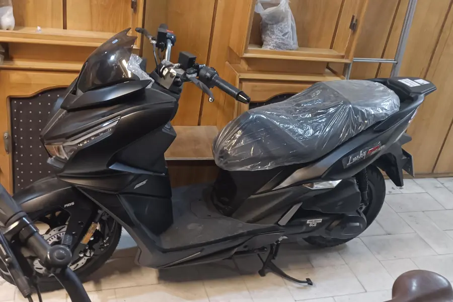 اس وای ام، لاکی BX185