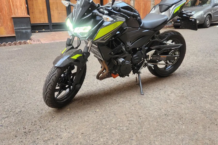 کاوازاکی، Z250