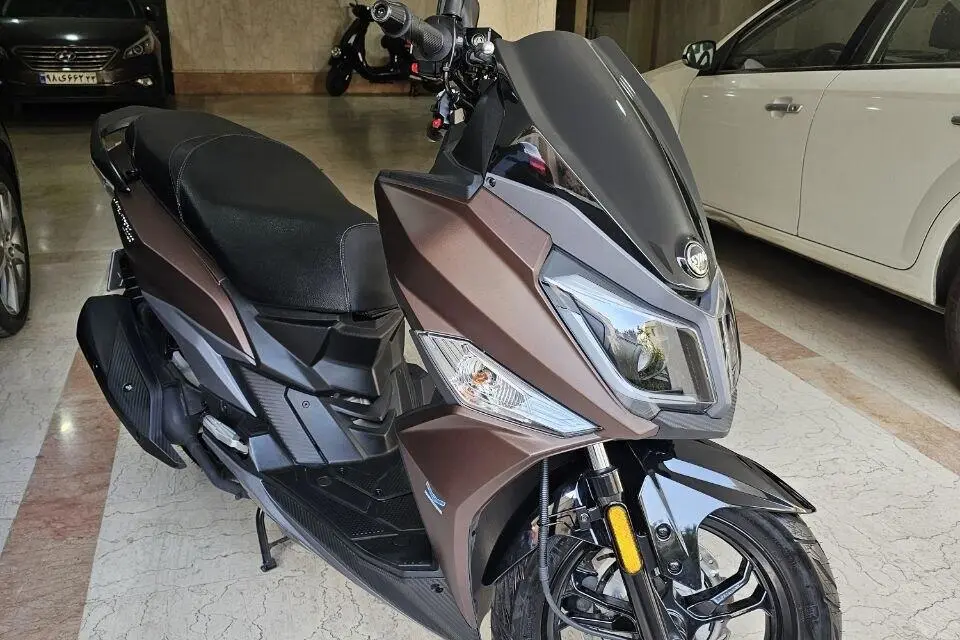 اس وای ام،  گلکسی J 200