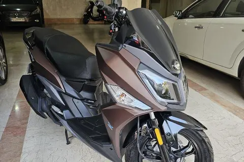 اس وای ام، گلکسی J 200