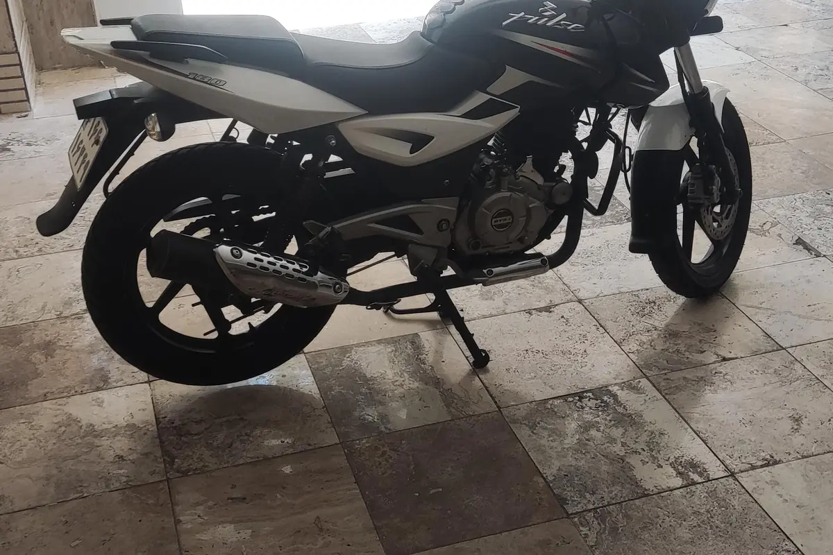 باجاج،  پالس 180