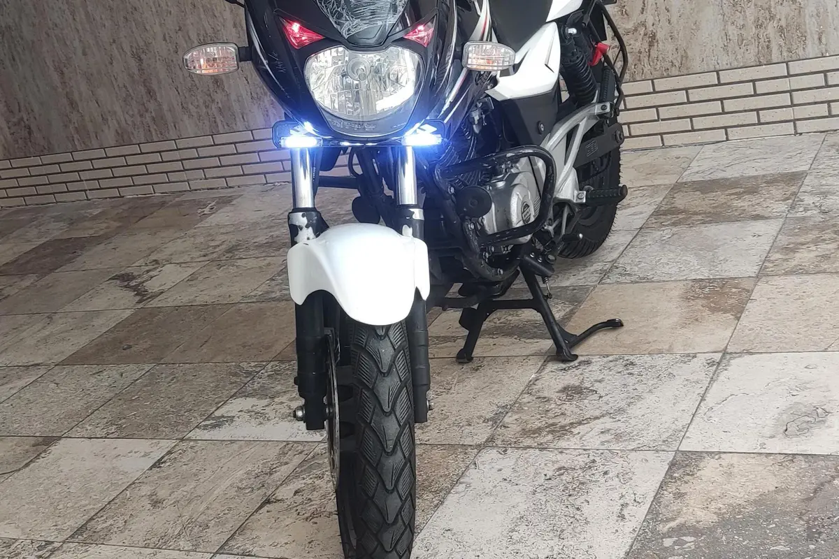 باجاج،  پالس 180