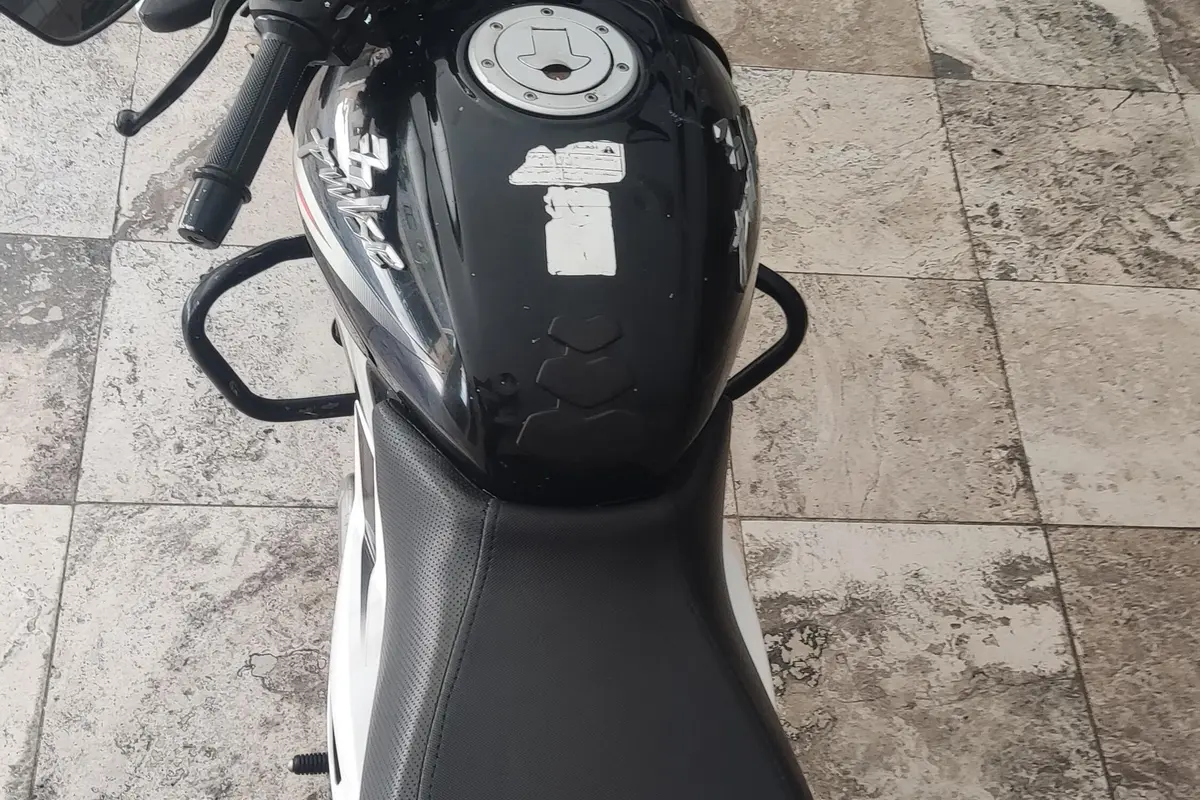 باجاج،  پالس 180