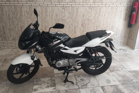 باجاج، پالس 180