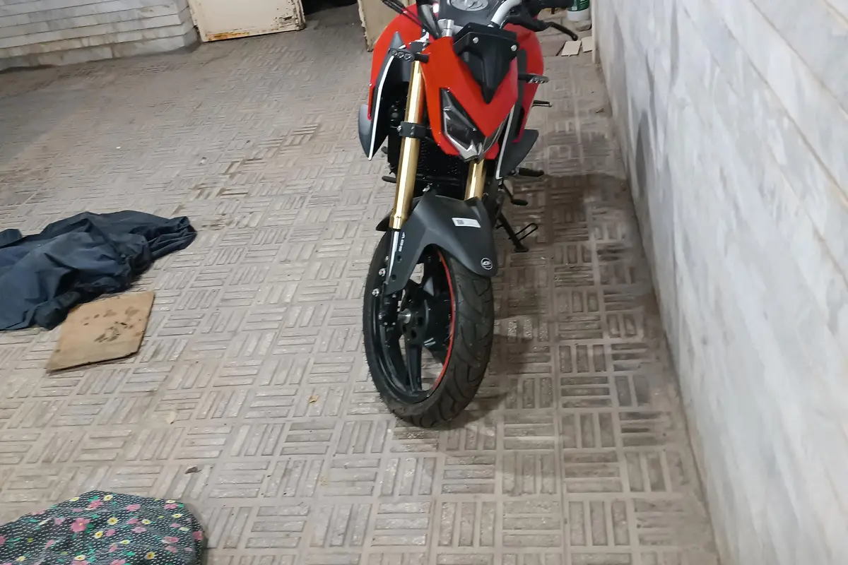 کیو جی موتور،  SRK 180S