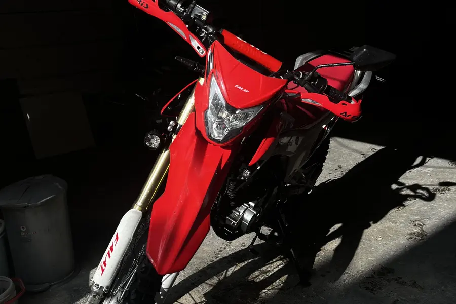 جهان همتا، فلات CRF200