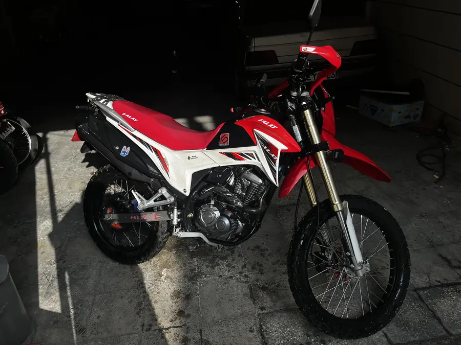 جهان همتا، فلات CRF200